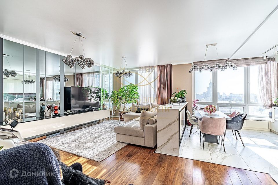 Продаётся 4-комнатная квартира, 150 м²
