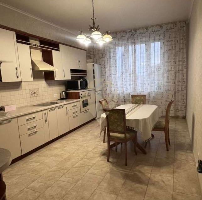 Сдаётся 2-комнатная квартира, 87 м²
