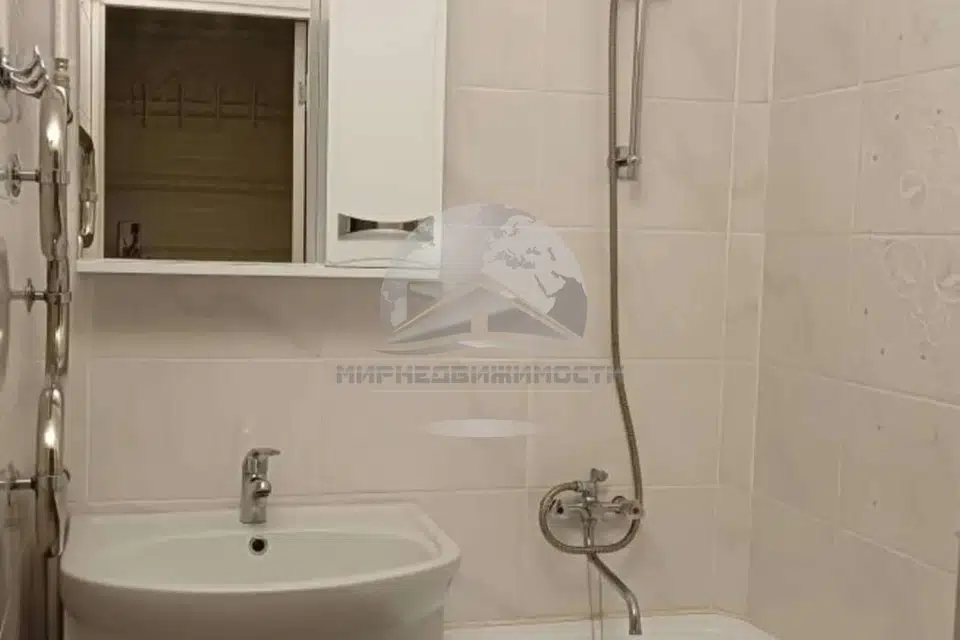 Продаётся 4-комнатная квартира, 61.8 м²