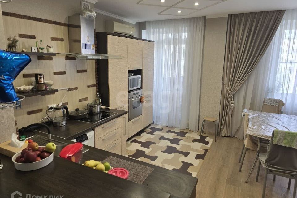 Продаётся 3-комнатная квартира, 100.6 м²