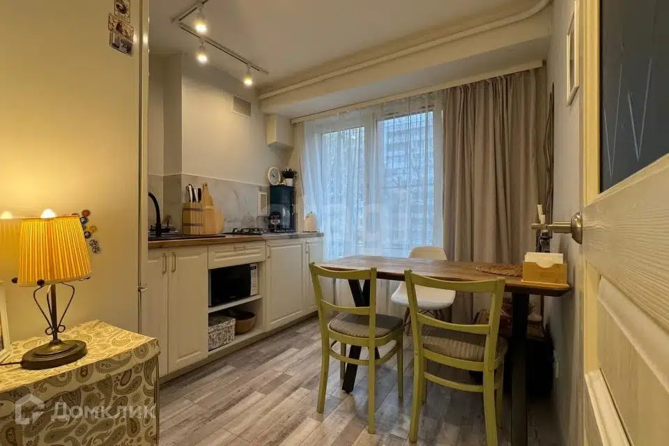 Продаётся 4-комнатная квартира, 75.7 м²