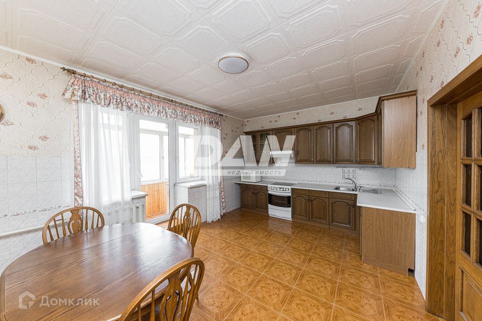 Продаётся 4-комнатная квартира, 169 м²