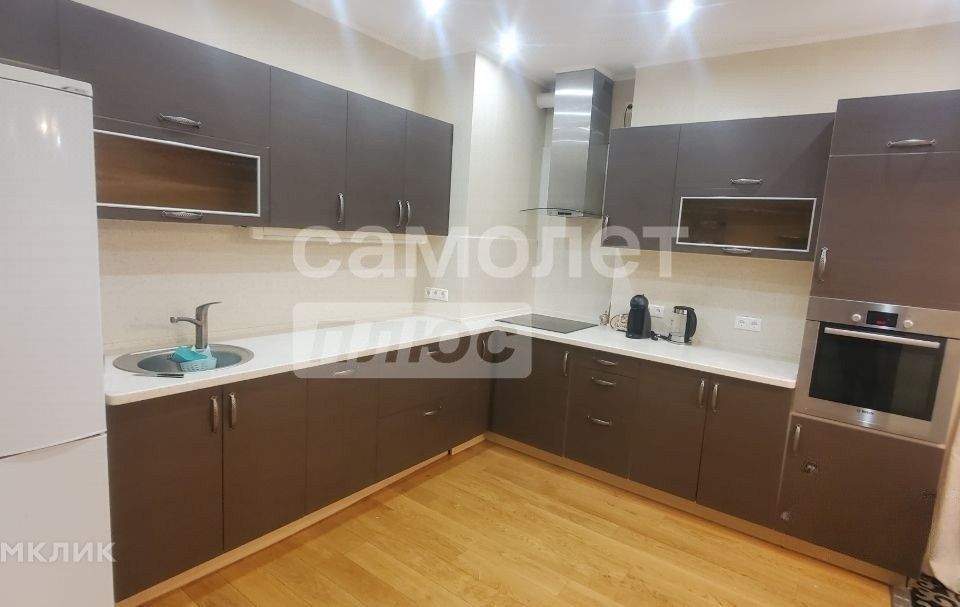 Продаётся 3-комнатная квартира, 141 м²
