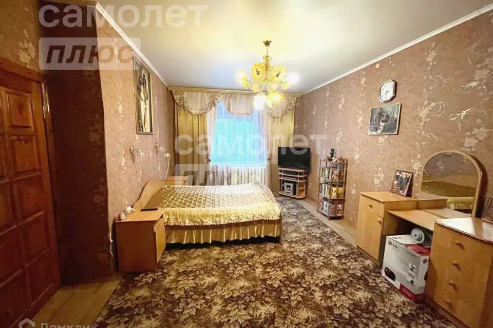 Продаётся 4-комнатная квартира, 90 м²