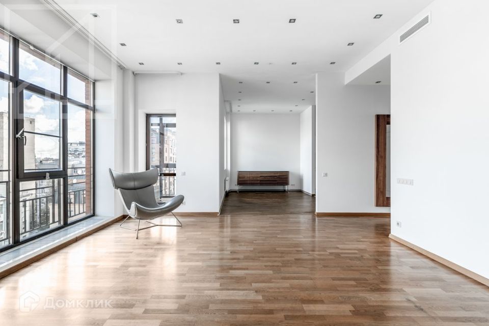 Сдаётся 6-комнатная квартира, 240 м²