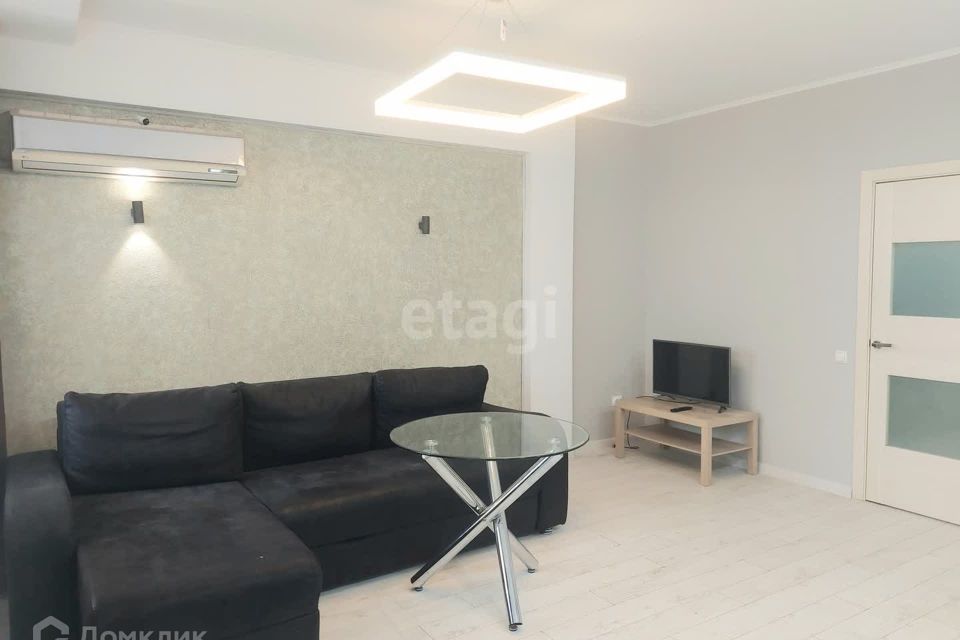 Продаётся 2-комнатная квартира, 72.5 м²