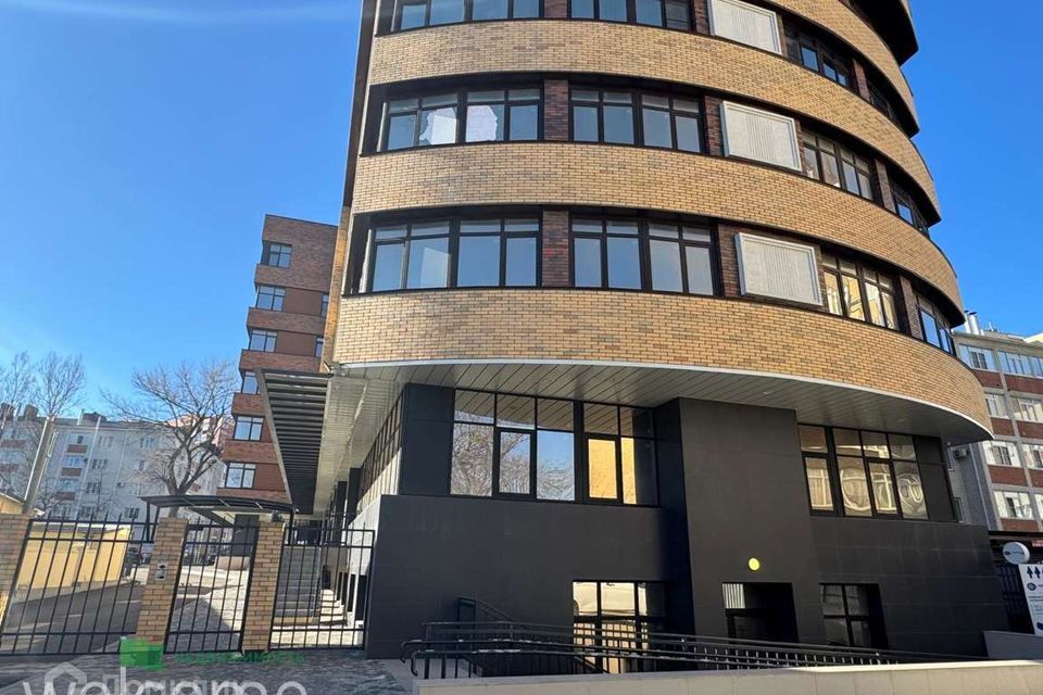 Продаётся 4-комнатная квартира, 123.5 м²