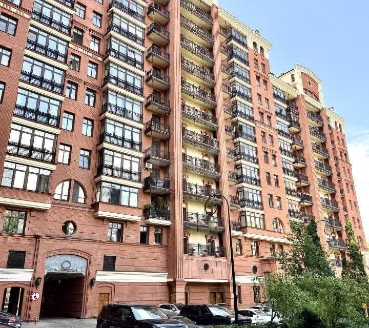 Продаётся 6-комнатная квартира, 464 м²