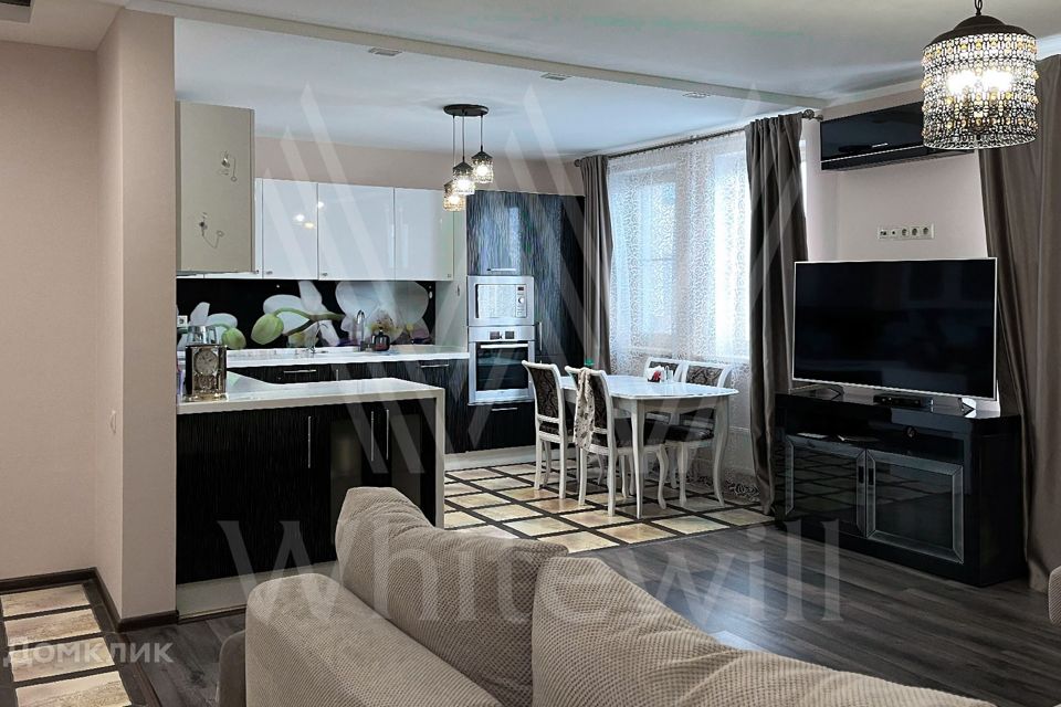 Продаётся 3-комнатная квартира, 104 м²