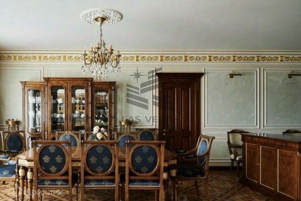 Сдаётся 5-комнатная квартира, 233 м²