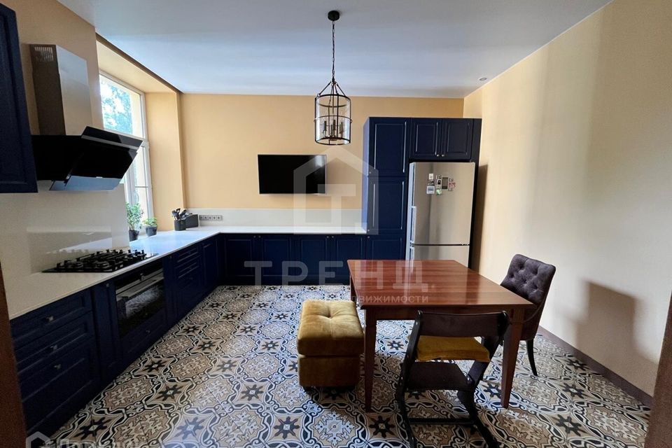 Продаётся 4-комнатная квартира, 168.1 м²
