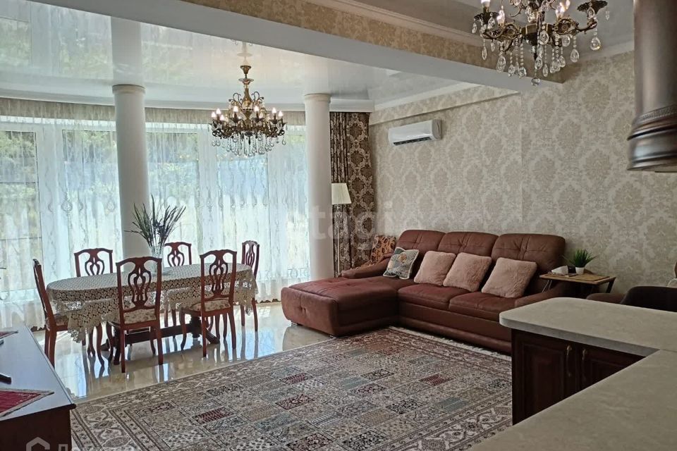 Продаётся 2-комнатная квартира, 79.8 м²