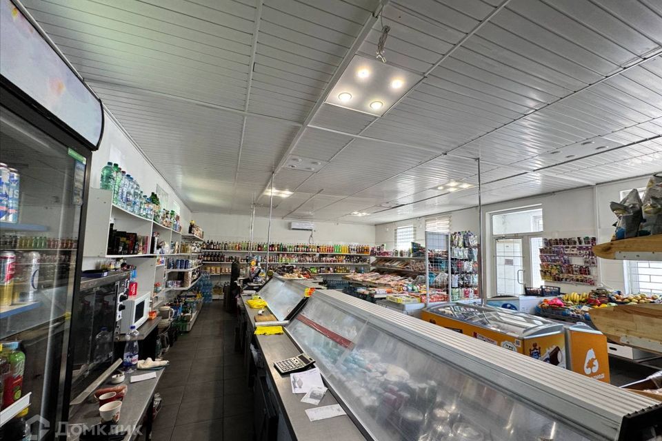 Сдаётся торговое помещение, 140 м²
