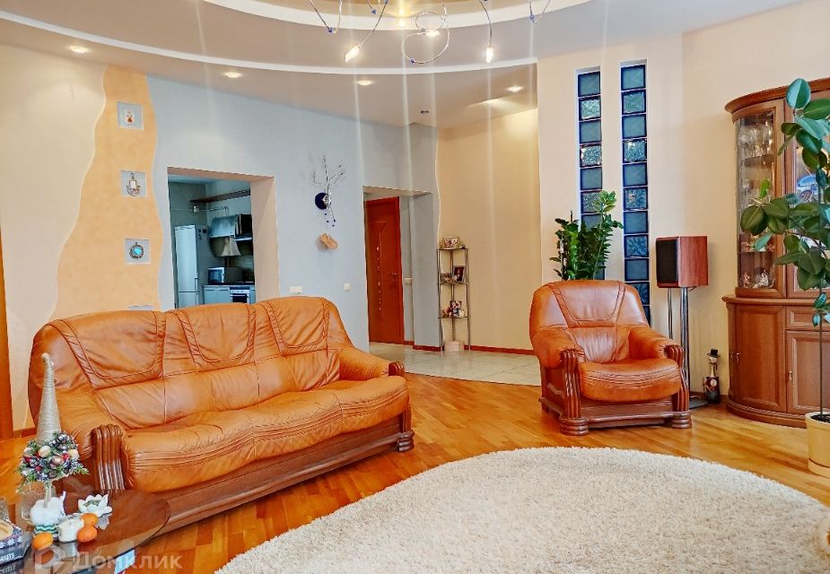 Продаётся 3-комнатная квартира, 154.4 м²