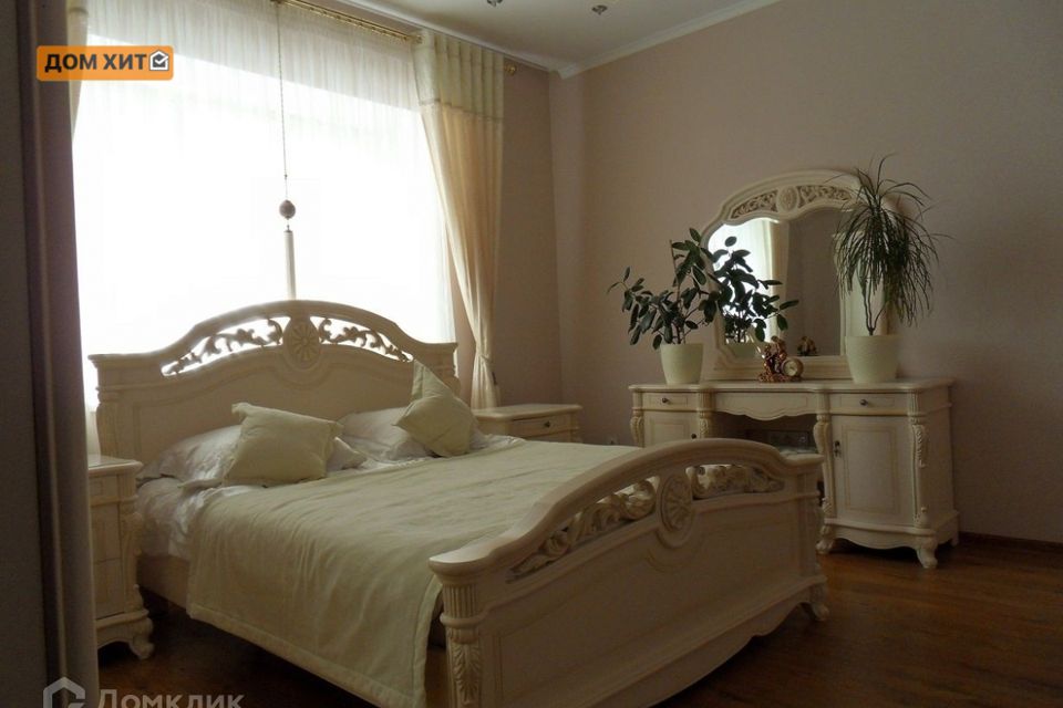 Продаётся 6-комнатная квартира, 223 м²