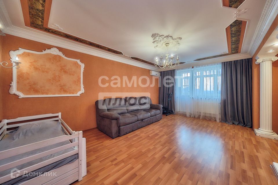Продаётся 3-комнатная квартира, 107.2 м²