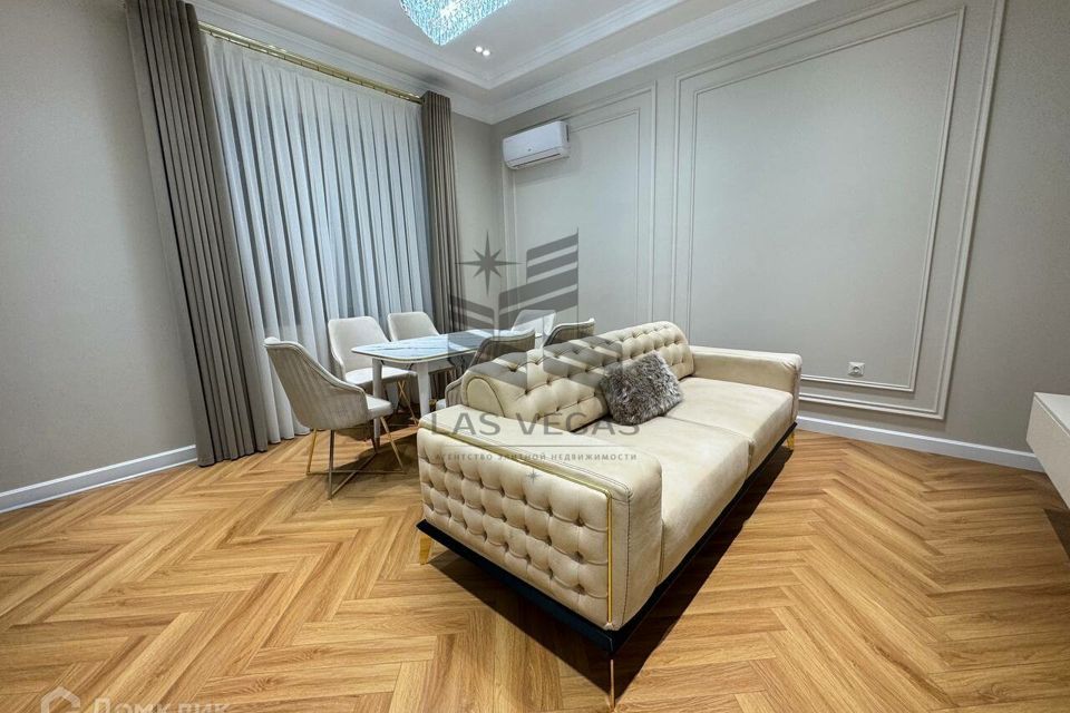 Сдаётся 2-комнатная квартира, 70 м²