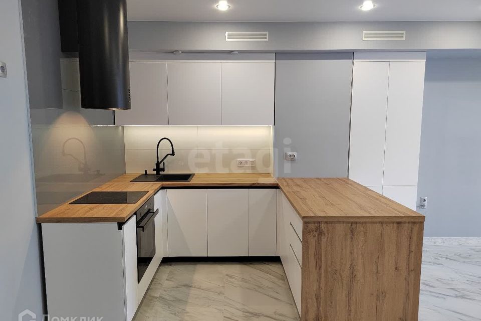 Продаётся 1-комнатная квартира, 49 м²