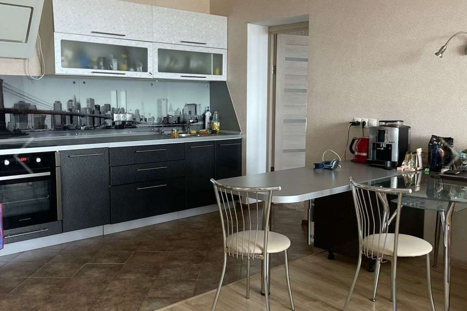Продаётся 1-комнатная квартира, 77 м²