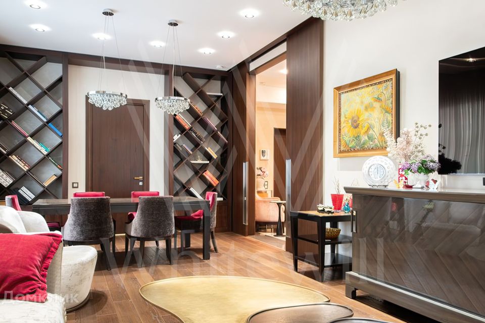 Продаётся 3-комнатная квартира, 102 м²