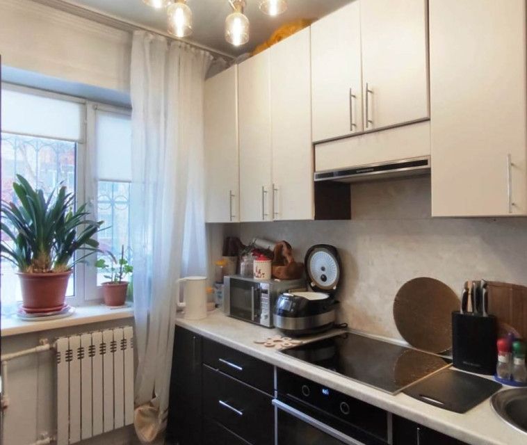 Продаётся 4-комнатная квартира, 60.4 м²