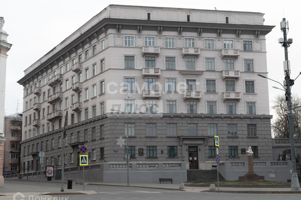 Продаётся 4-комнатная квартира, 125 м²