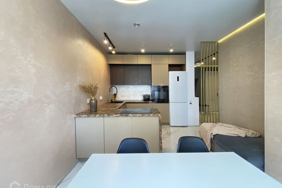 Продаётся 4-комнатная квартира, 90 м²
