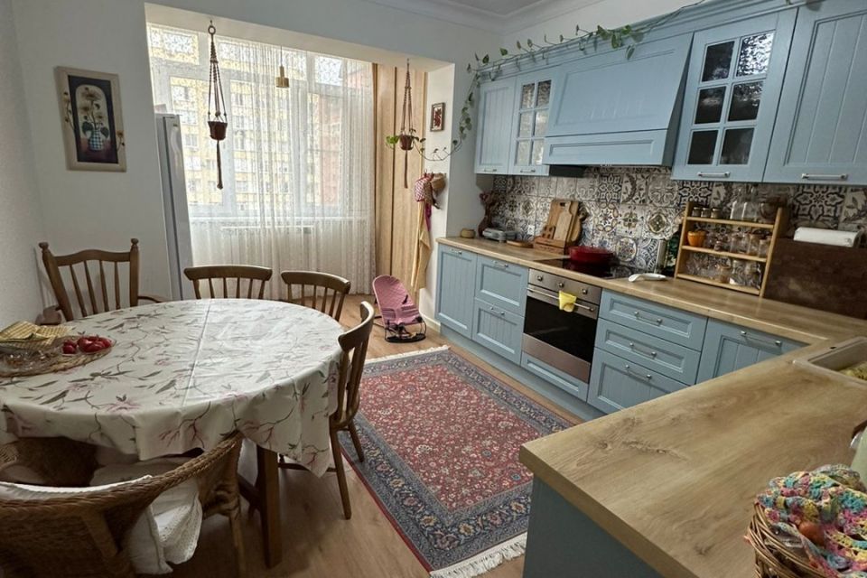 Продаётся 4-комнатная квартира, 92 м²