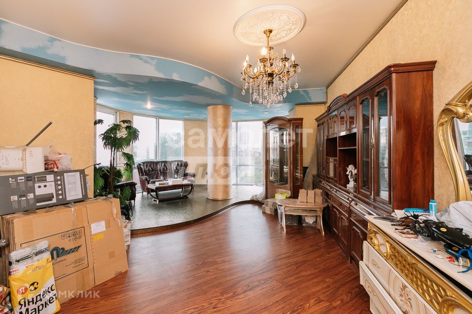 Продаётся 3-комнатная квартира, 131.5 м²