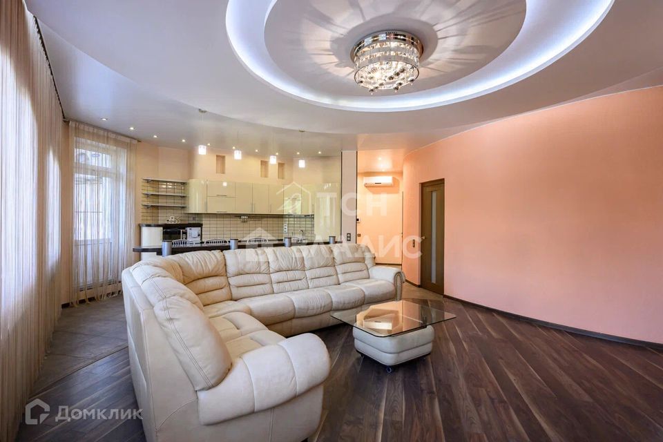 Продаётся 4-комнатная квартира, 120 м²
