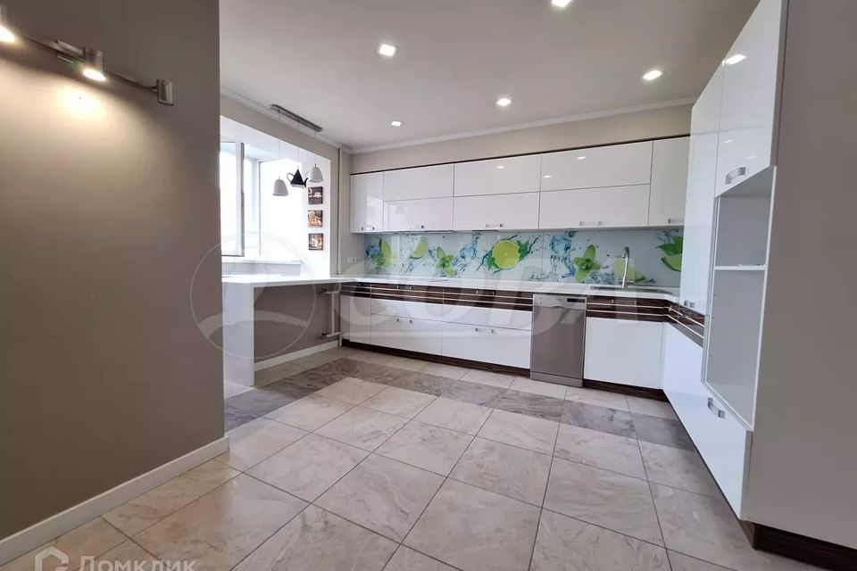 Продаётся 3-комнатная квартира, 112 м²