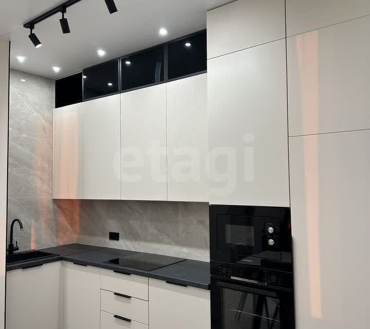 Сдаётся 2-комнатная квартира, 76.2 м²