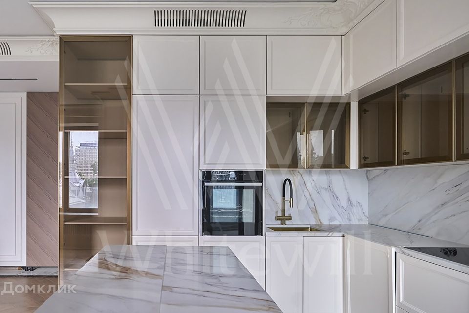 Продаётся 4-комнатная квартира, 130 м²
