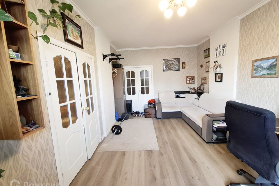Продаётся 1-комнатная квартира, 49 м²