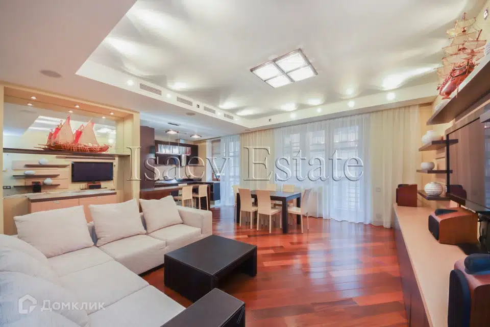 Продаётся 4-комнатная квартира, 130 м²