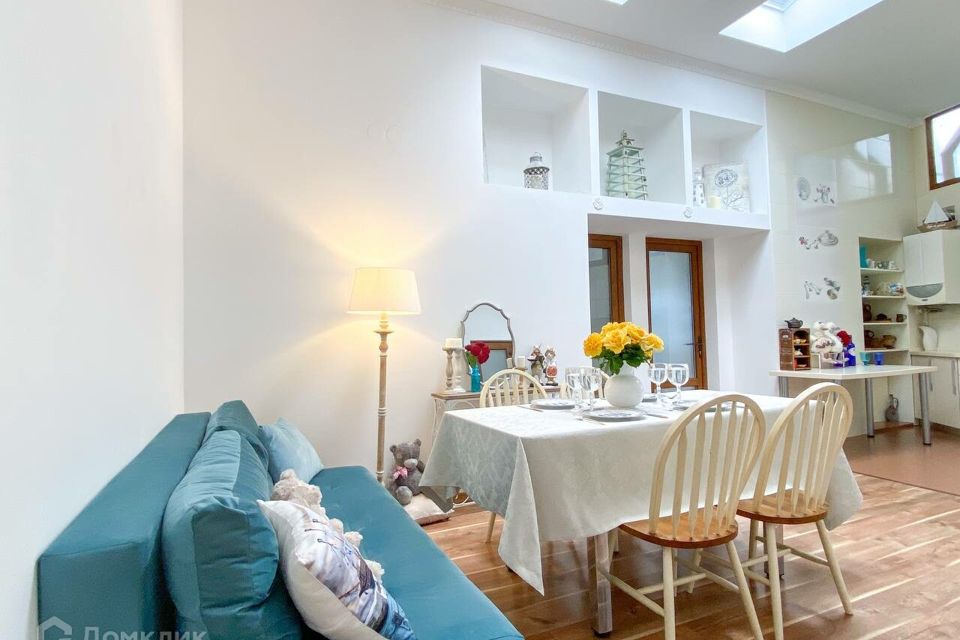 Продаётся 2-комнатная квартира, 82 м²