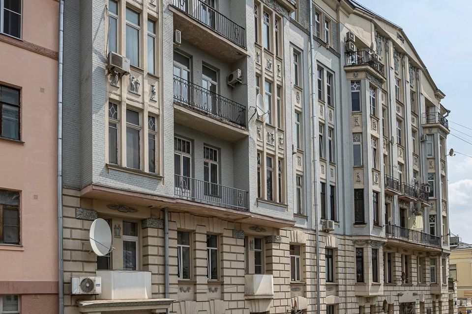 Продаётся 5-комнатная квартира, 165 м²