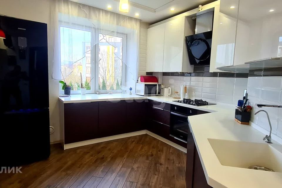 Продаётся 4-комнатная квартира, 125.7 м²