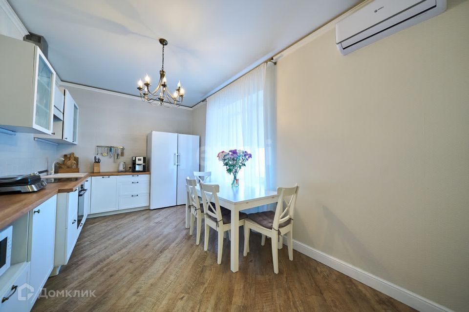 Продаётся 3-комнатная квартира, 138.1 м²