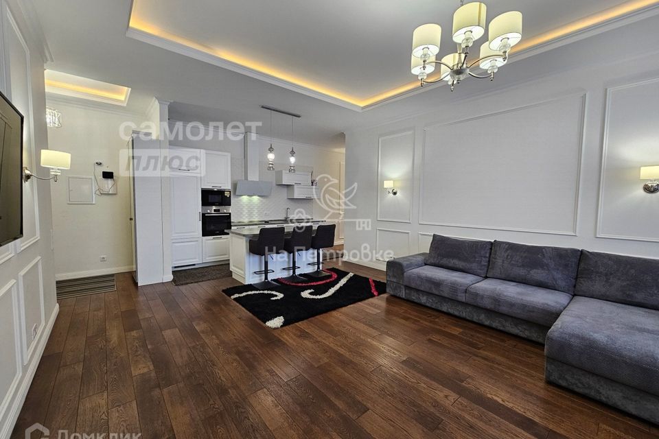 Продаётся 3-комнатная квартира, 240 м²