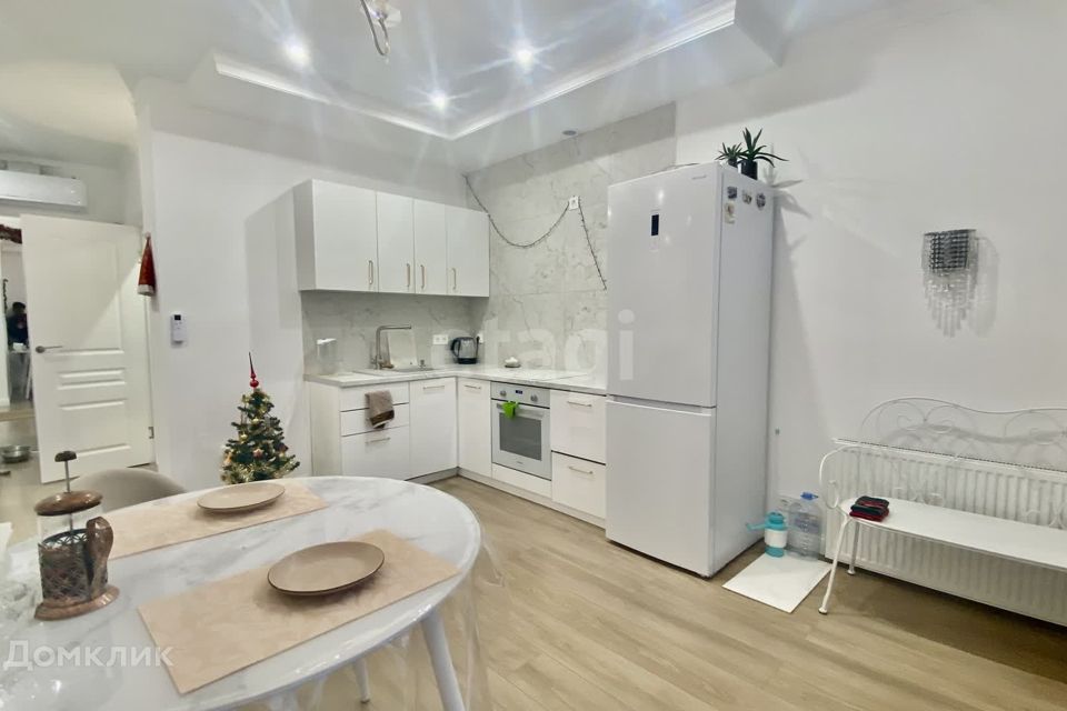 Продаётся 1-комнатная квартира, 42 м²