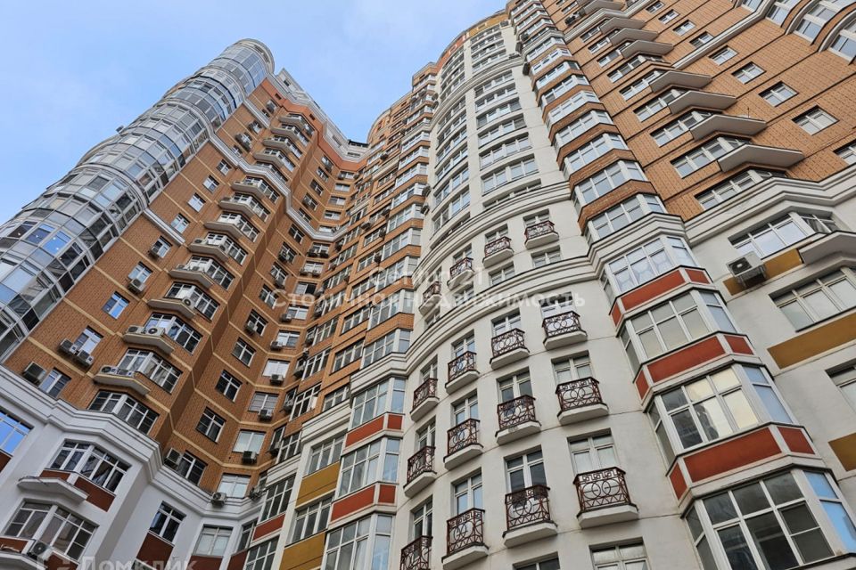 Продаётся 7-комнатная квартира, 320 м²