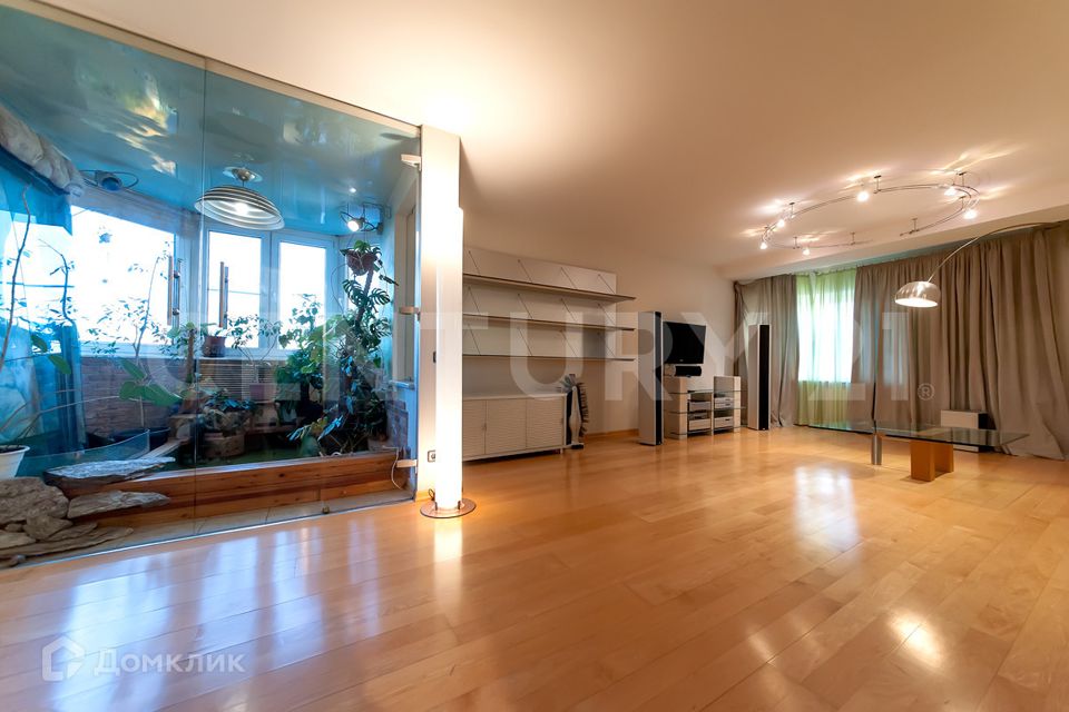 Продаётся 3-комнатная квартира, 121.5 м²