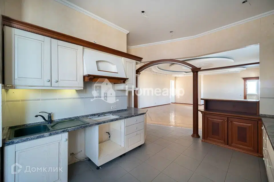Продаётся 5-комнатная квартира, 199 м²