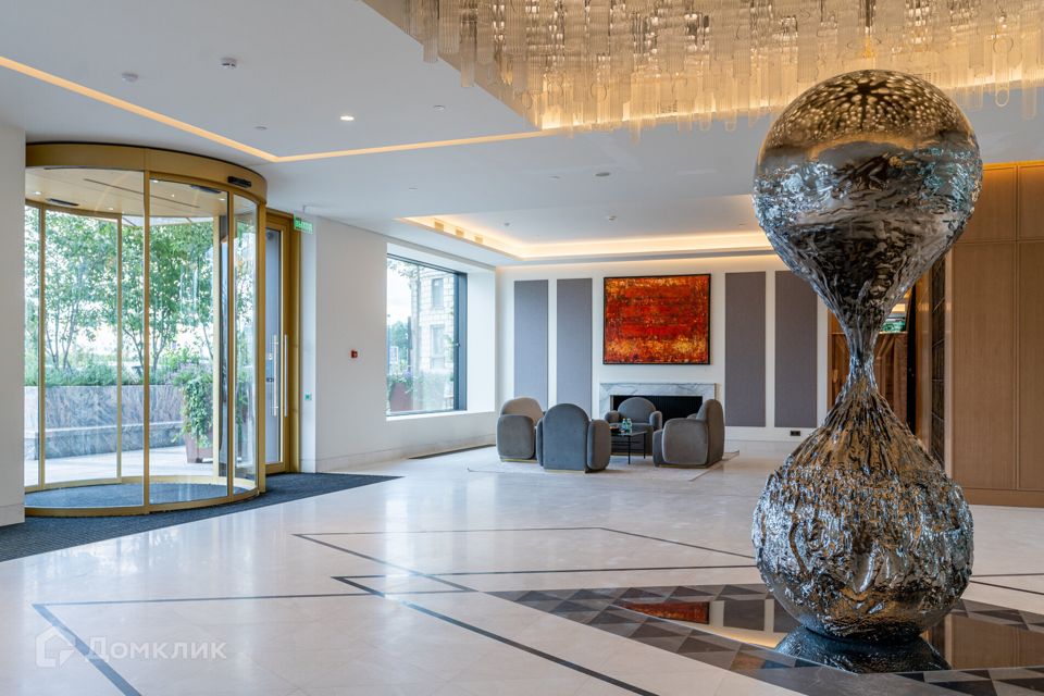 Продаётся 4-комнатная квартира, 156 м²