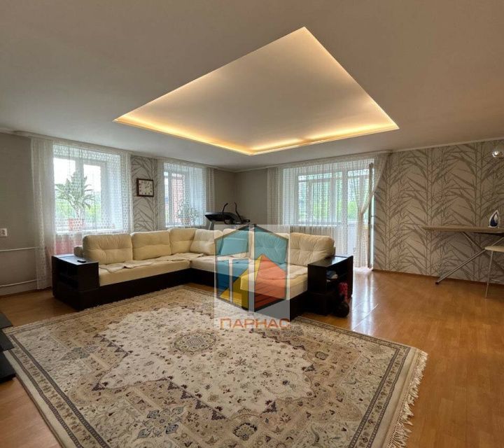 Продаётся 3-комнатная квартира, 121.5 м²