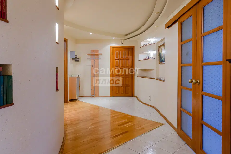 Продаётся 4-комнатная квартира, 169 м²
