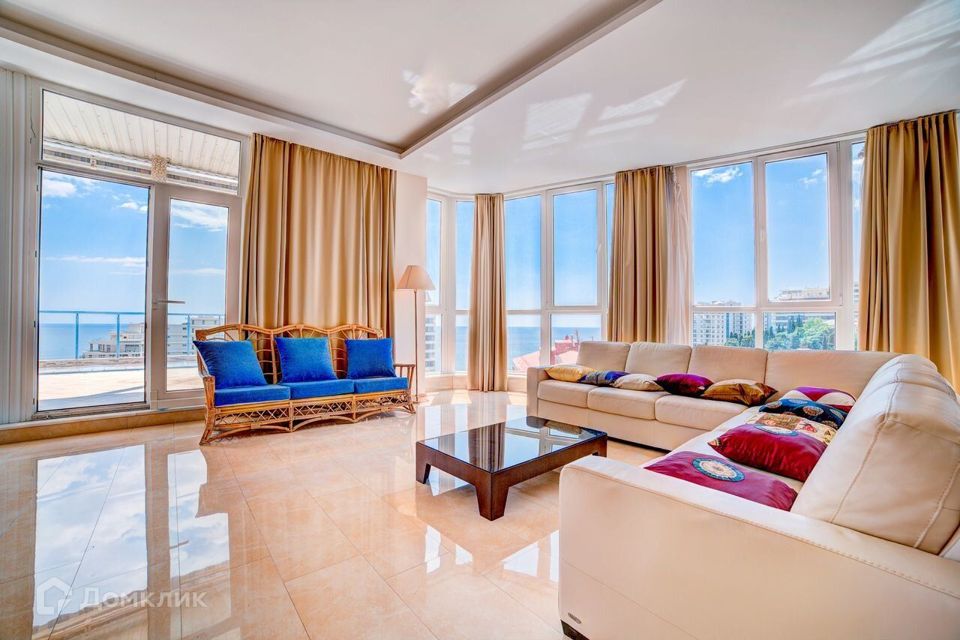 Продаётся 4-комнатная квартира, 276 м²