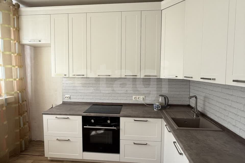 Сдаётся 4-комнатная квартира, 123 м²