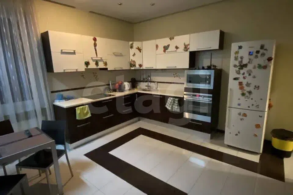 Продаётся 3-комнатная квартира, 126.8 м²